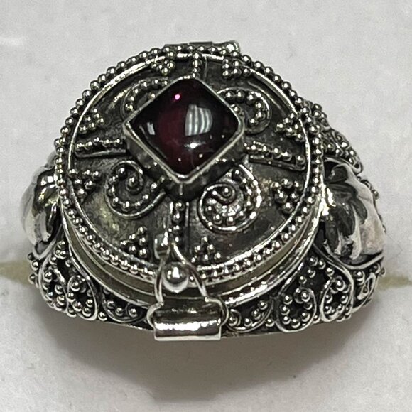 Sterling Silver Ash Holder Ring With A Cushion Cul Garnet Sz 7.5  NEW - Picture 1 of 2